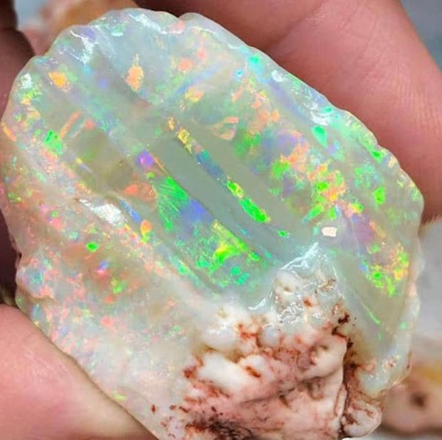 How to Select Australian Opals: A Guide to Choosing the Perfect Gemstone