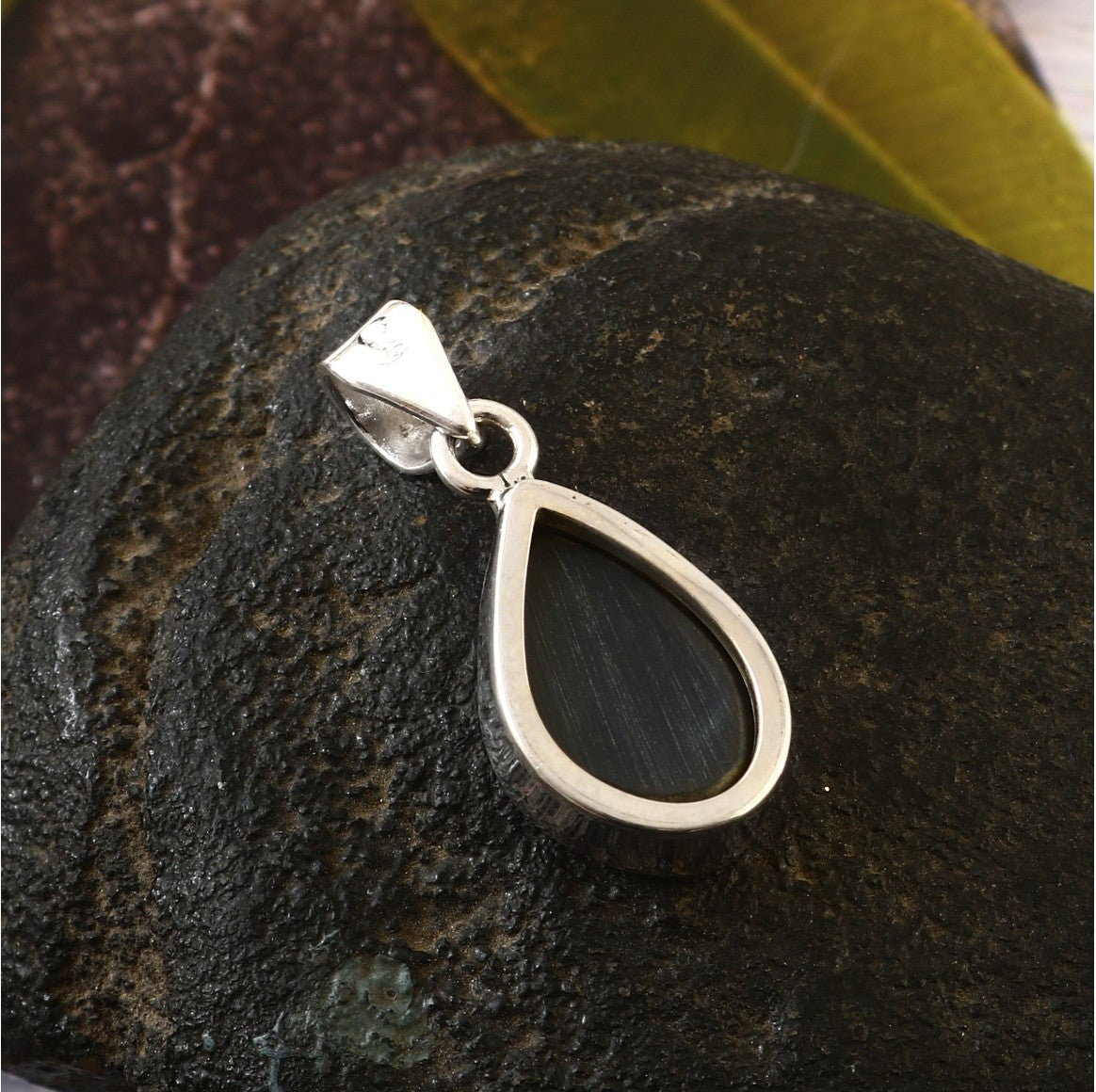Silver teardrop pendant